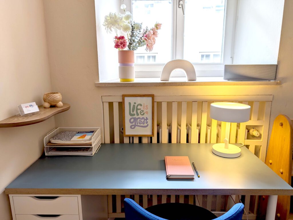 Schreibtisch, Büro, Kontakt, Fritzi - Physiotherapie für Kinder, Anne Tandler